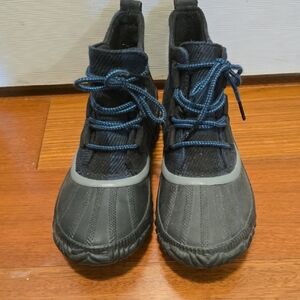 Sorel Black and Blue Buffalo Plaid Boots with Rubber Soles and Lace-Up Design